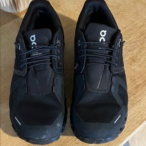 Waterproof on running cloud 5
Size 7 1/2